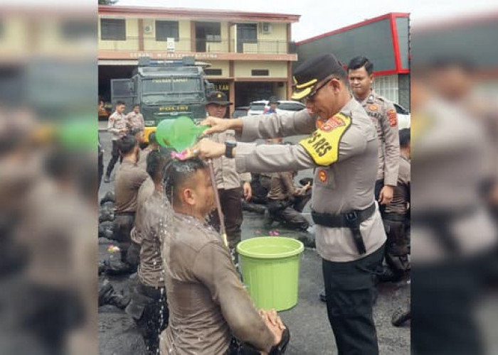 Kapolres Lahat Pimpin Tradisi Pembaretan Bintara Remaja Angkatan 51 dan 52