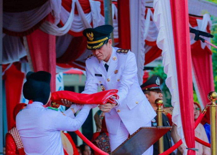 Wabup Arifa’i Pimpin Khidmat Upacara Penurunan Bendera HUT RI ke-80 di Empat Lawang