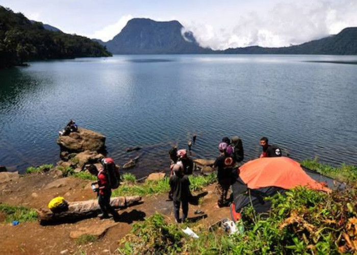 Menyimpan Aura Mistis Orang Pendek Berikut Kisah Danau Gunung Tujuh