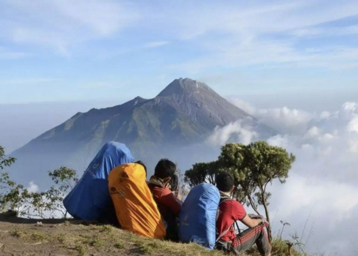 Kisah Misteri Pendaki Pemberani Dika: Menembus Kabut dan Menemukan Cinta di Kerajaan Bunian