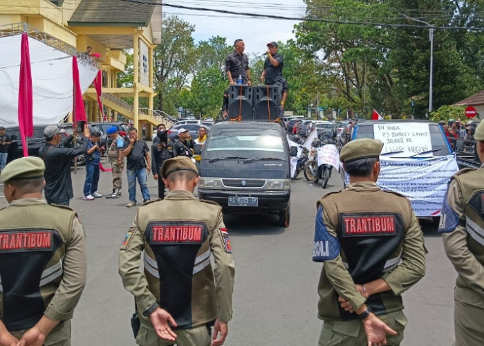 Wah! di Lahat Ada Aksi Massa Tuntut Pengembalian Jabatan 4 Kepala Dinas dan 1 Kepala Bagian