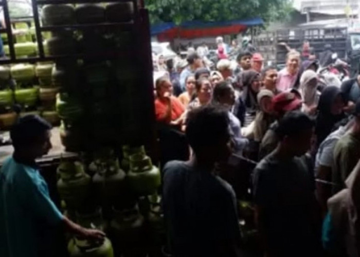 VIRAL, Ibu Rumah tangga Meninggal Saat Antre Gas 3 Kg Berjam-Jam di Tangsel