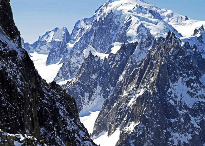 7 Fakta Unik Pegunungan Alpen, Sumber Air dan Energi Vital Benua Eropa