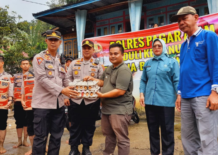 Salurkan Logistik ke Warga Terdampak Bencana Banjir Bandang