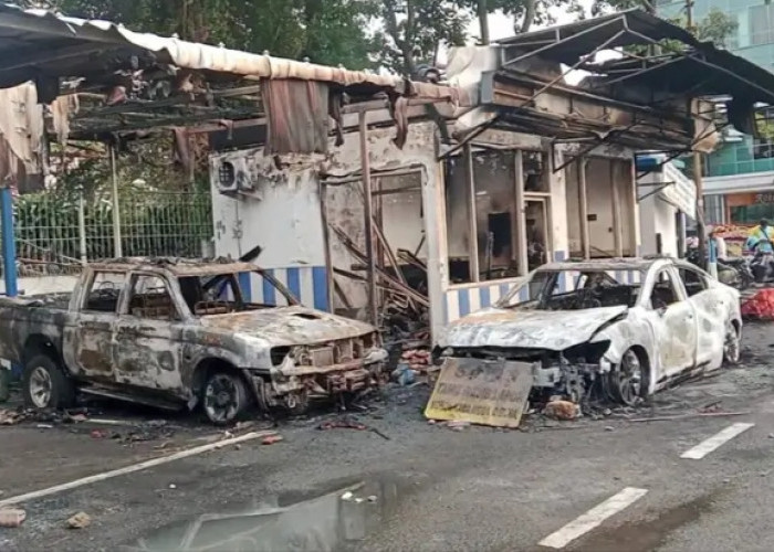 Kantor Samsat Dibakar, Massa Tak Dikenal Serang Fasilitas Polisi di Palembang