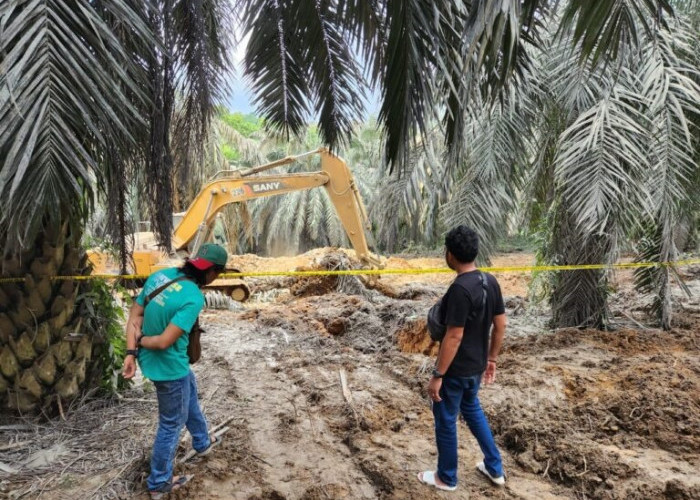 Semburan Air Gegerkan Warga Kaliberau, Diduga Akibat Sumur Minyak Ilegal