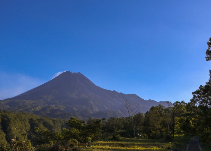 Mengulik Kisah Gunung Marapi,Keindahan Alam dan Misteri yang Menarik