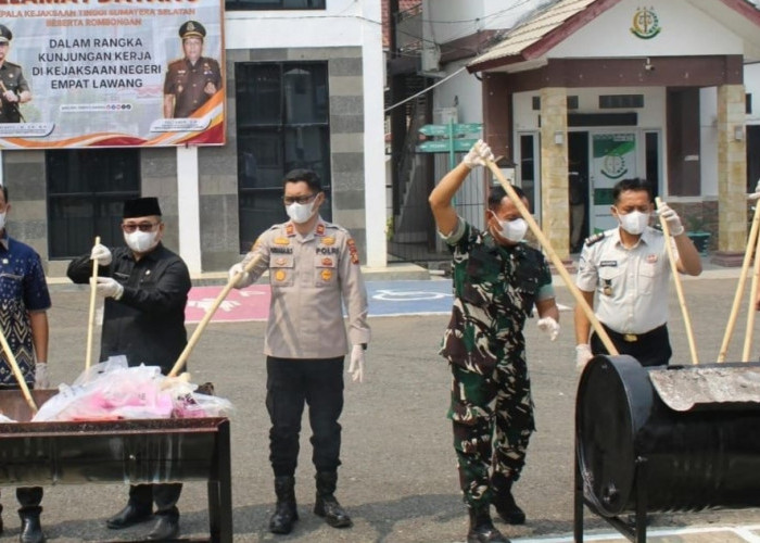 Lapas Empat Lawang Hadiri Pemusnahan Barang Bukti, Senjata Api Rakitan hingga Narkotika Dimusnahkan
