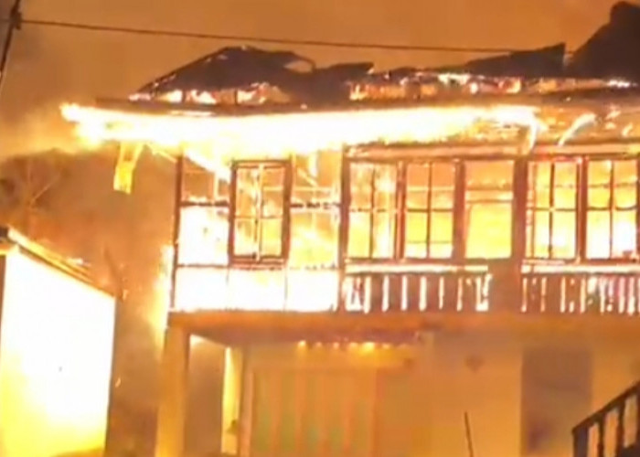 Diduga Korsleting Listrik, Kebakaran Hanguskan 1 Rumah dan Rusak 2 Rumah di Batu Pance Empat Lawang