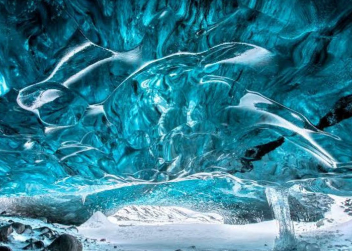 Perpaduan Warna Ajaib: Pesona Biru, Hijau, dan Putih Vatnajokull Glacier