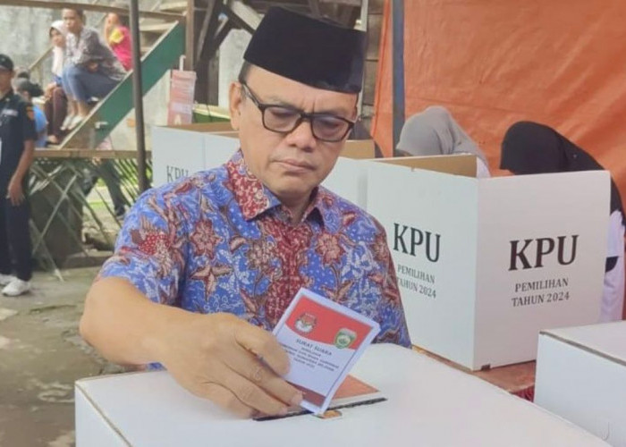 H Joncik Muhammad Nyoblos di Kampung Halaman, Yakin Menang Pilkada Empat Lawang di Atas 82 Persen