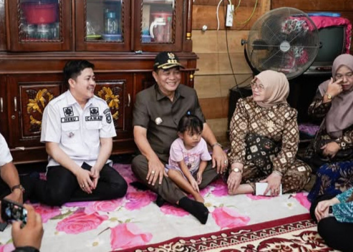 Bupati Muba Kunjungi Bocah Penderita Jantung Bocor, Berikan Bantuan dan Doa