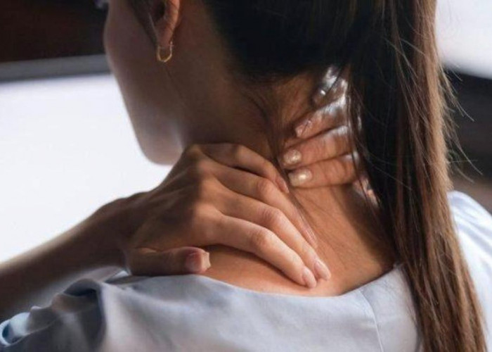 Mengurai Kejanggalan Leher Kaku: Mengidentifikasi Penyebab dan Solusinya