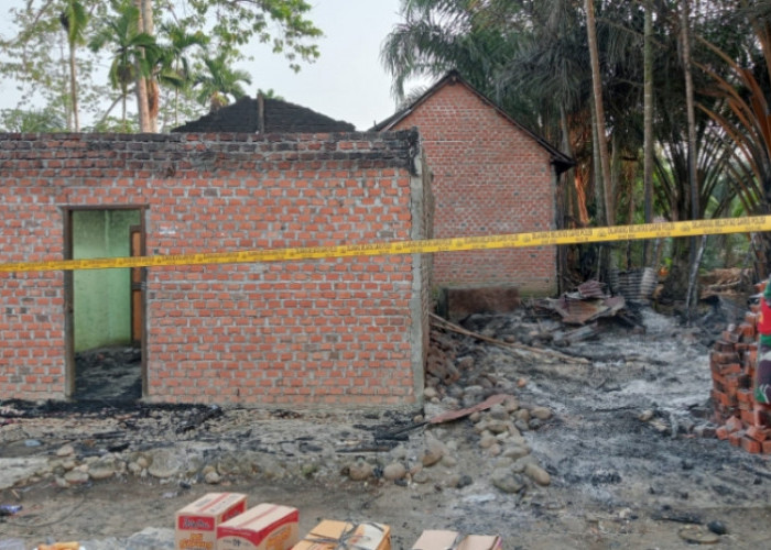 Kebakaran di Desa Sukakaya Kecamatan Saling, Lampu Canting Jadi Penyebab