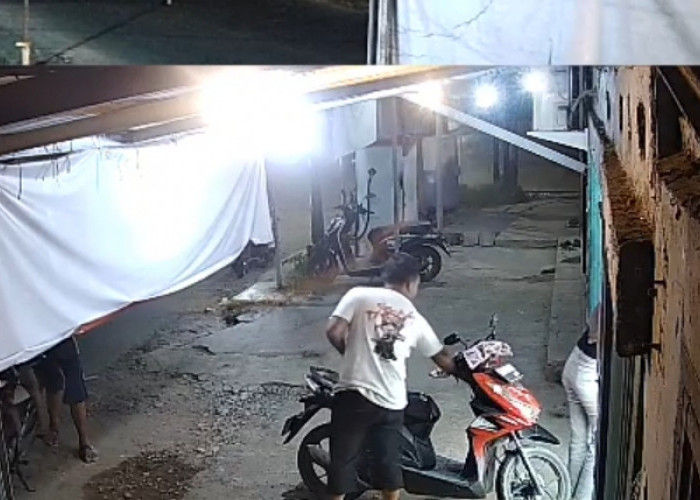 Handphone Dicuri dari Box Motor Saat Hendak Setor Uang, Aksi Pelaku Terekam CCTV 