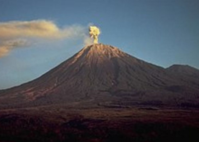 Alami Erupsi, Berikut 5 Mitos Gunung Semeru yang Dipercaya Hingga Kini