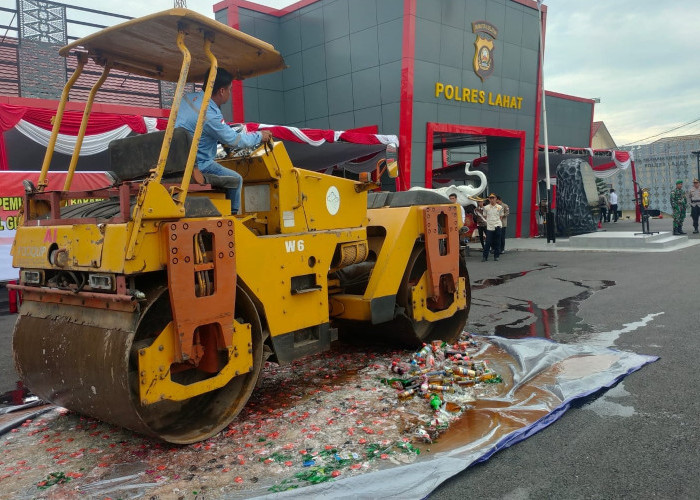 Polres Lahat Musnahkan Ribuan Botol Miras Jelang Operasi Ketupat Musi 2025