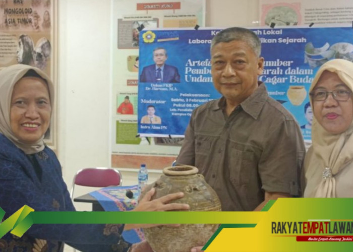 Kolektor Hibahkan 60 Keramik Artefak Sriwijaya ke FKIP Unsri