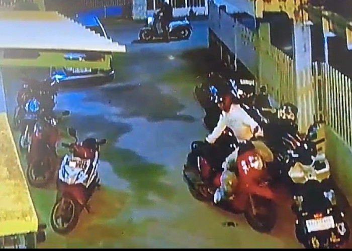 Dua Pelaku Curanmor Terekam CCTV di Palembang, Korban Baru Lunas Cicilan Motor