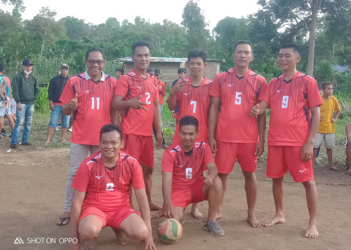 Perangkat Desa Bentuk Tim Bola Voli Ramaikan Turnamen