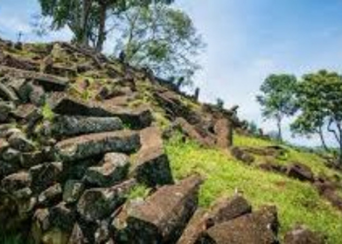 Begini Lho Ceritanya! Misteri Batu Gendong di Situs Gunung Padang Cianjur, Mitos dan Rahasia Tersembunyi