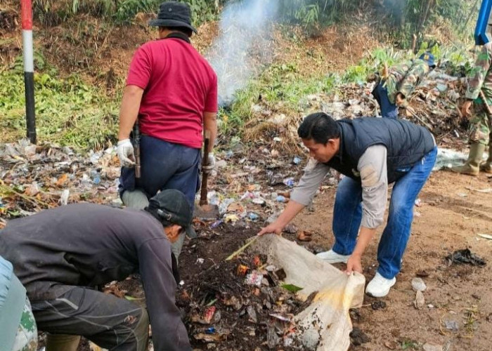 Kolaborasi Dua Lurah di Pagaralam Sukses Gelar Aksi Bersih-Bersih di Perbatasan Dusun