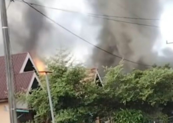 Kebakaran di Desa Tanjung Ning Simpang, Satu Rumah Ludes, Dua Rusak Ringan