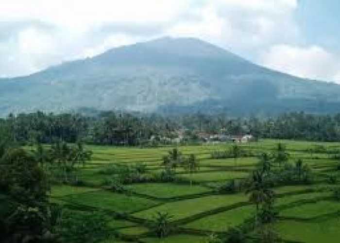 Banyak yang Nggak Tau, Ternyata Ini Misteri yang Tersembunyi di Gunung Pulosari