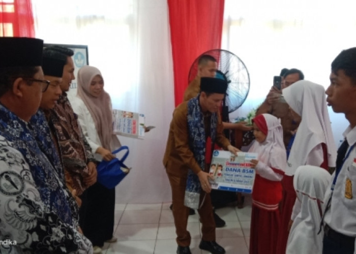 Dinas Pendidikan Empat Lawang Salurkan Bantuan Siswa Miskin, Ribuan Pelajar SD dan SMP Terima Rp500 Ribu
