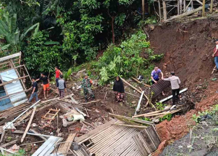 Rumah Warga di Muara Beliti Hancur Tertimbun Longsor, Lalu Lintas Dialihkan