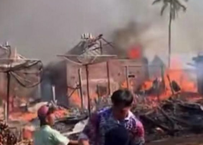Kebakaran Hebat di Talang Benteng Empat Lawang, 5 Rumah Ludes Terbakar, Kerugian Ditaksir Rp980 Juta