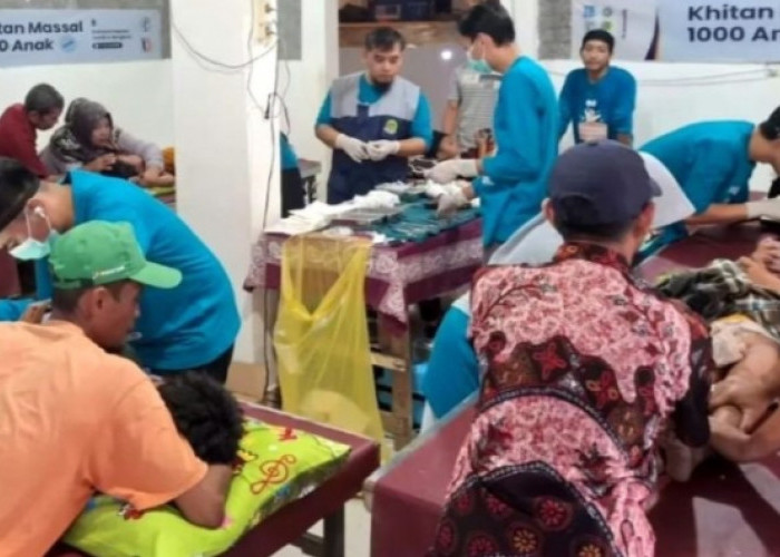 Khitan Massal Jilid 14 Sasar Pelosok Empat Lawang, 142 Anak Dikhitan Gratis