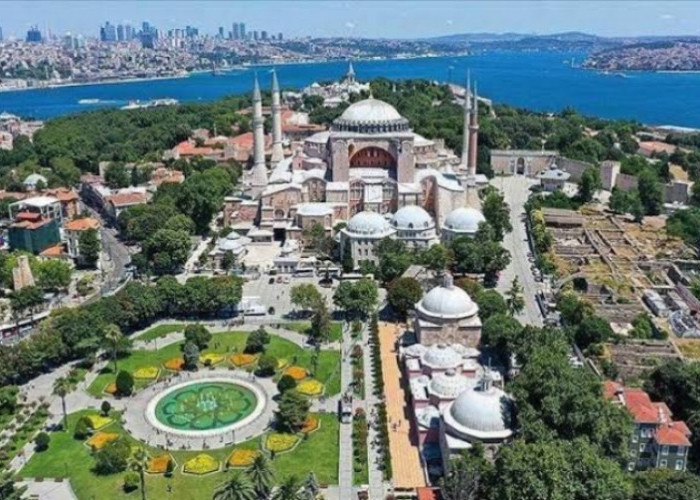 Sejarah yang Panjang dan Beragam Tentang Hagia Sophia di Istanbul
