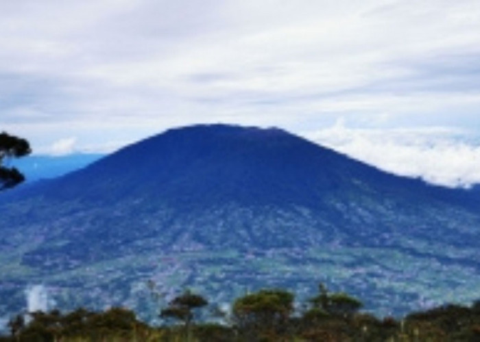 Rahasia dan Mitos Gunung Marapi dalam Lintasan Sejarah Minangkabau
