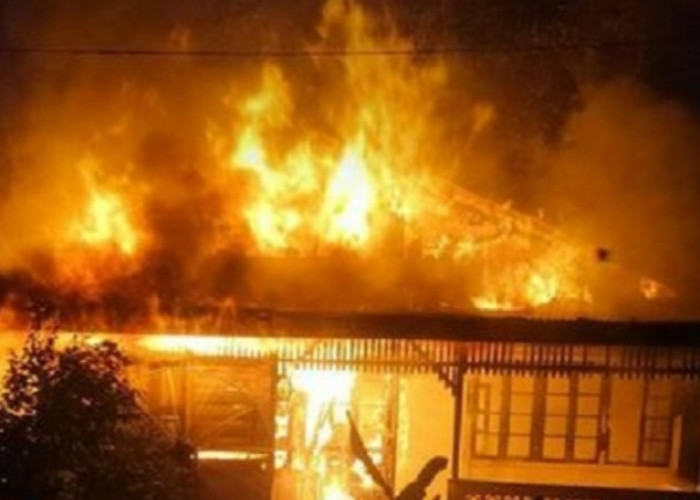 Rumah Pedagang Sate Padang Ludes Terbakar