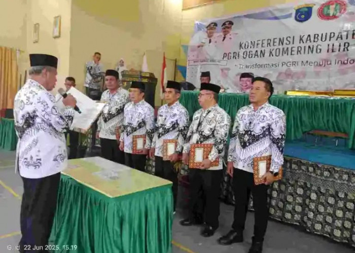 Zainal Resmi Dilantik Sebagai Ketua PGRI OKI 2025–2030, Ajak Guru Dukung Program Pemkab
