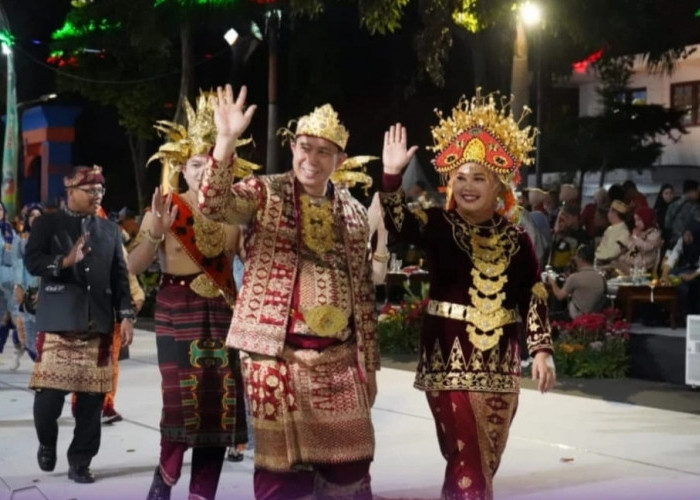 Wali Kota Pagar Alam Tampil Memukau di Karnaval Budaya APEKSI 2025, Usung Tema The Glory of Pasemah