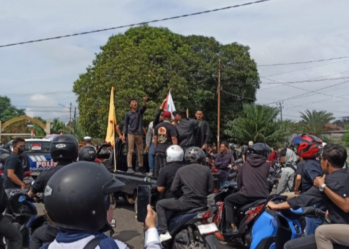 Demo Masa di DPRD Lubuk Linggau, Situasi Aman Terkendali