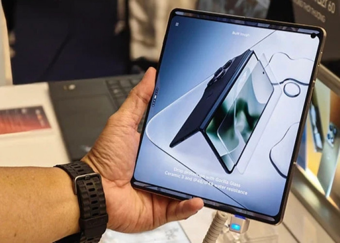 Motorola Razr Fold Resmi Meluncur, Ponsel Lipat Bergaya Buku Bawa Layar 8,1 Inci dan Baterai 6.000 mAh
