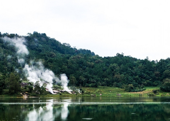 Berikut Tempat Wisata Baru di Indonesia yang Wajib Dikunjungi Ada Danau Dihapit Pegunungan 