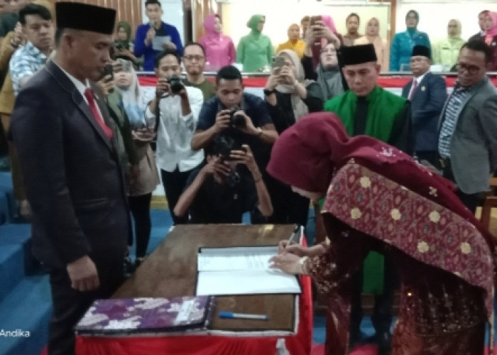 Sulaila Resmi Dilantik Sebagai Anggota DPRD PAW Kabupaten Empat Lawang, Gantikan Almarhum Saukani