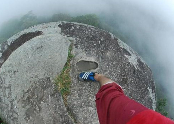 Gunung Datuk, Keindahan Alam, Sejarah yang Tersembunyi, dan Kesan Tapak Kaki Hang Tuah 