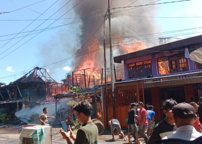 Empat Lawang Berduka, Kebakaran Hebat di Desa Lingge, 13 Rumah Dilalap Api, Kerugian Tembus Rp4,5 Miliar