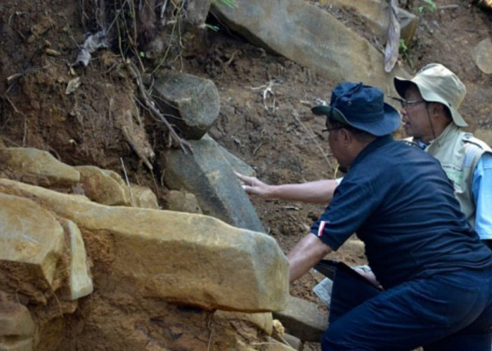 Jejak Sejarah Situs Gunung Padang: Penemuan Arkeologis Pertama pada 1914 oleh Ahli Arkeologi Belanda