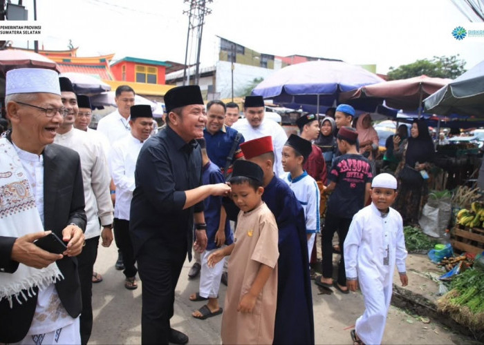 Gubernur Sumsel Berikan Sapi Qurban untuk Warga Lorong Sungai Aur Saat Safari Jumat