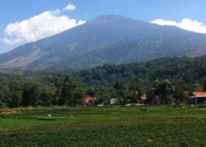 Gunung Ciremai, Keindahan Alam dan Misteri Legenda di Jawa Barat