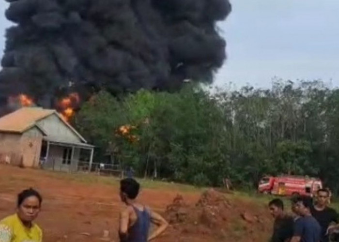 Lokasi Diduga Tempat Penimbunan BBM Ilegal Terbakar