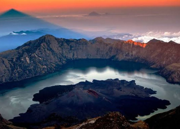Gunung Rinjani Lombok, Antara Keindahan Alam dan Misteri yang Bikin Penasaran, Awas Jangan Buang Air Sembarang