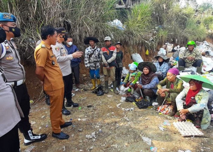 Antisipasi Kebakaran di Areal TPA Padang Karet, Polsek Pagaralam Selatan Lakukan Ini