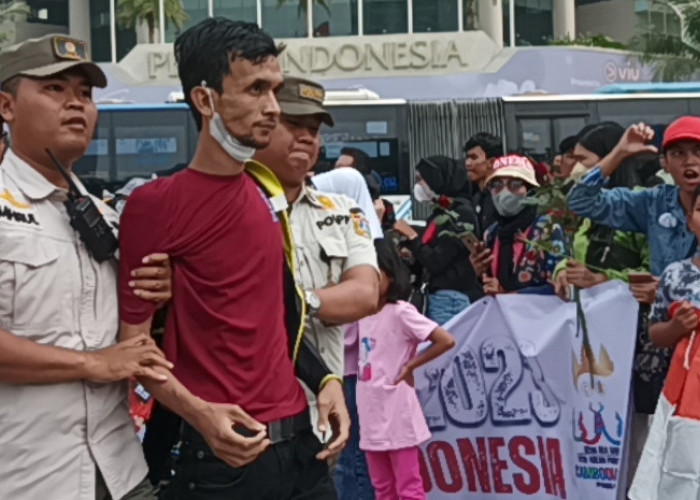 WADUH! Copet Beraksi di Tengah Arak-arakan Timnas U-22, Alhasil Dipukuli Ramai-ramai